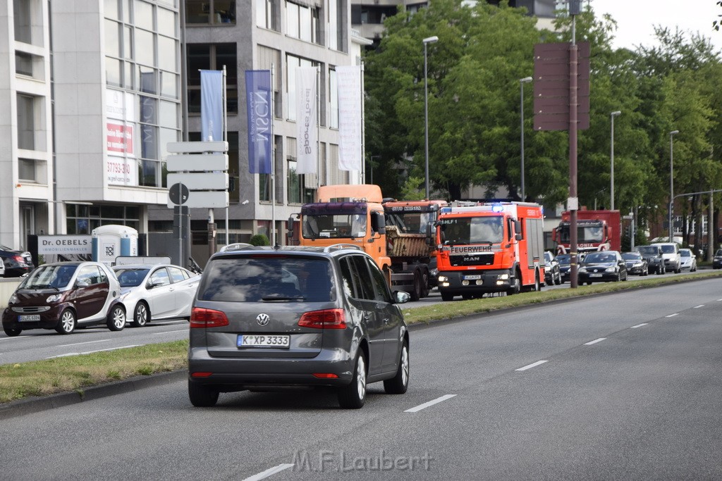 Uebung BF Taucher und Presse Koeln Zoobruecke Rhein P011.JPG - Miklos Laubert